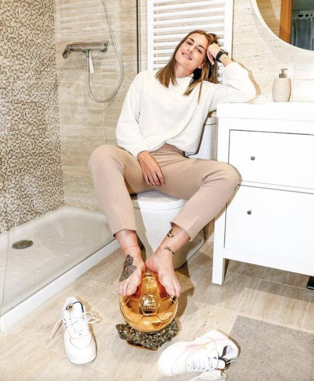 开云体育下载-哈维：梅西拿金球奖是足球的正义，不排除执教女足