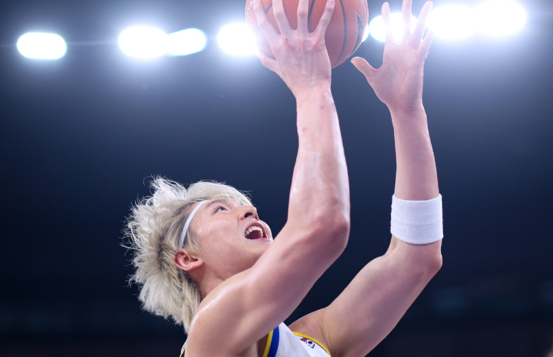 开云-上海丢扳平三分遭浙江逆转终结4连胜 王哲林14+7张镇麟仅5分