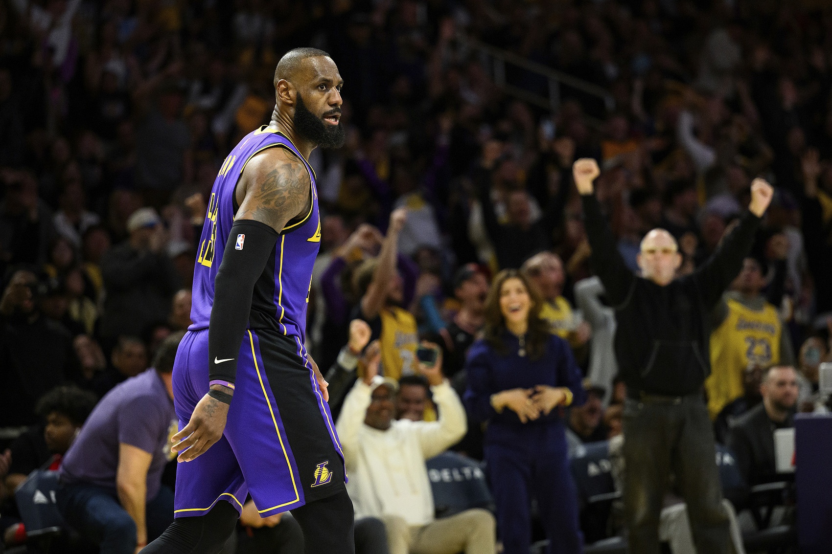 kaiyun-阿里纳斯：媒体说詹姆斯是湖人救世主 这是科比球迷讨厌他的原因