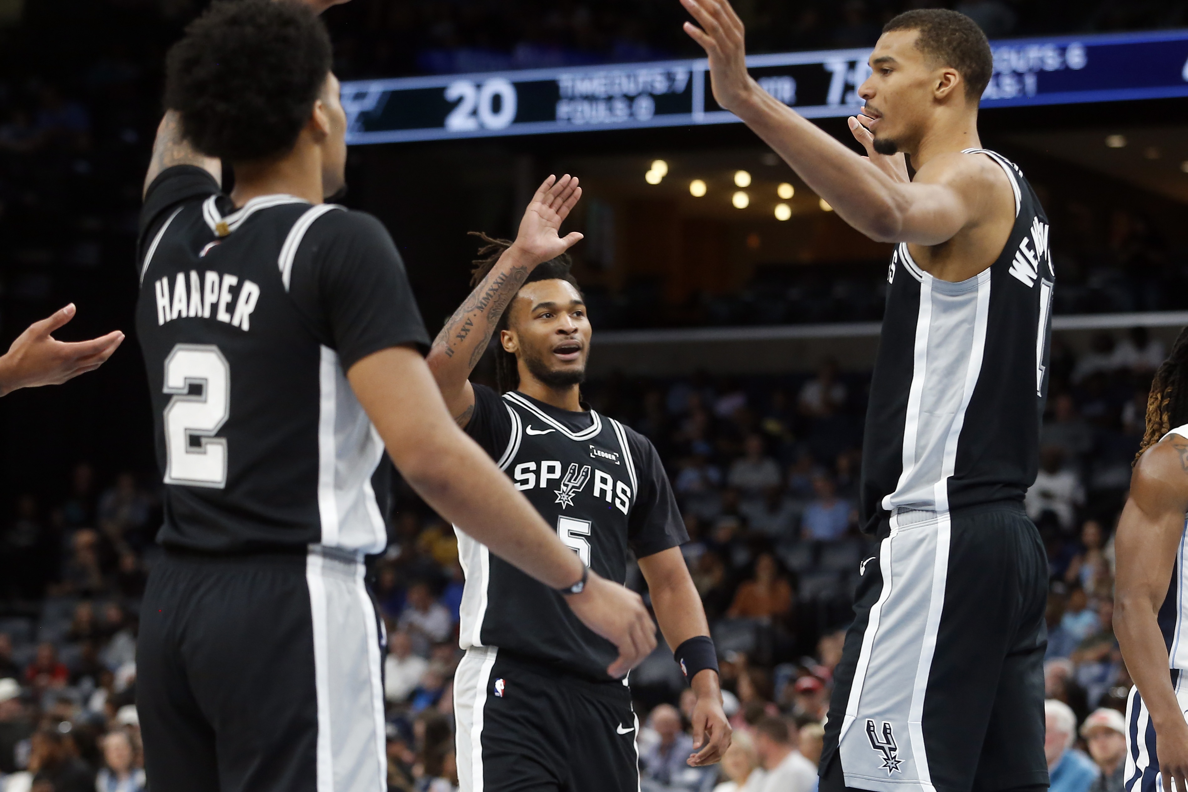 开云体育下载-文班缺席11胜5负！马刺咋做到的 坐拥MVP候选仍打出极致团队篮球